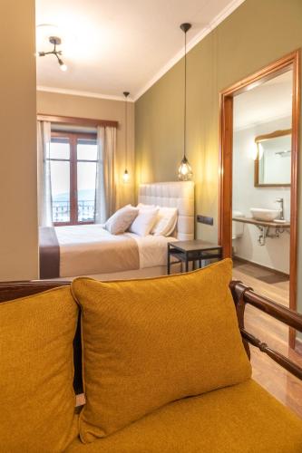 Ef Zin Studios & Suites Hotel