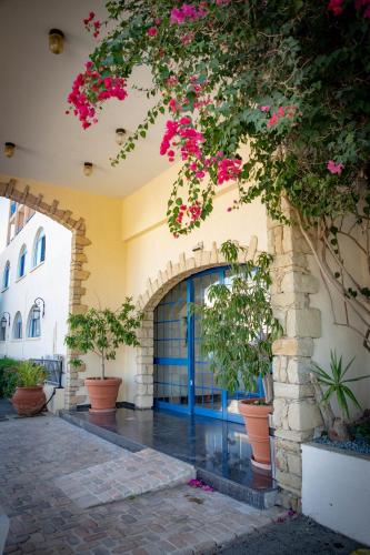 Navarria Hotel