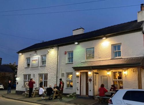 The Garddfon Inn