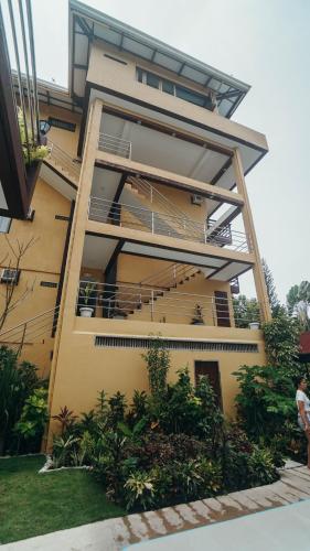 Point 303 Cloud 9 Resort