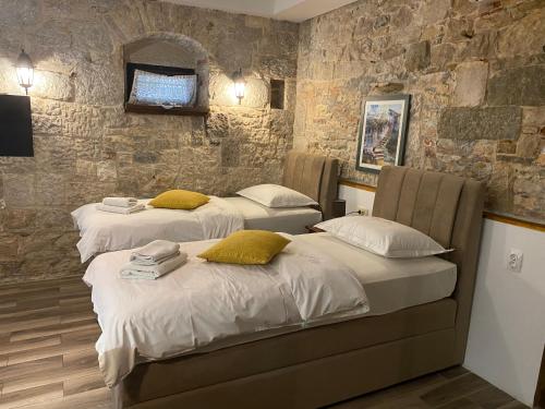Elena Rooms