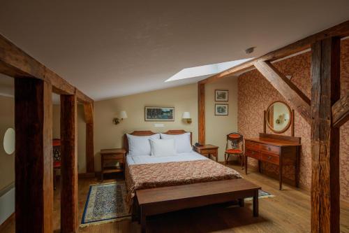 Saka Cliff Manor & SPA Hotel