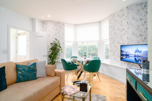Oakfield Premier Apartments-High Speed WiFi-Smart SelfCheckIn-Central Cardiff Gem