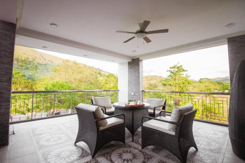 Bella Villa Coron
