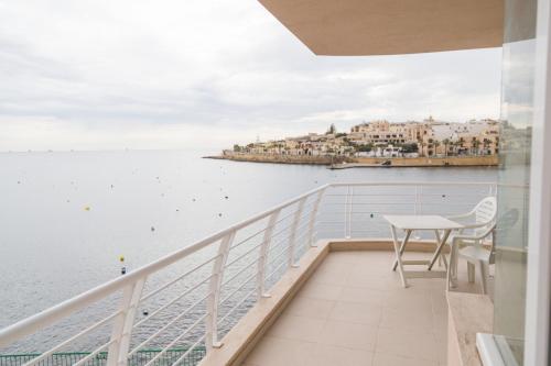 Riviera Holiday Apartments - Seafront - Wifi