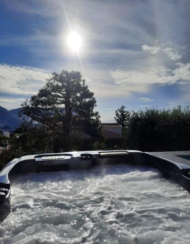 Rêves de vie le "port pin" vue mer, petite piscine, jacuzzi, parking PRIVES