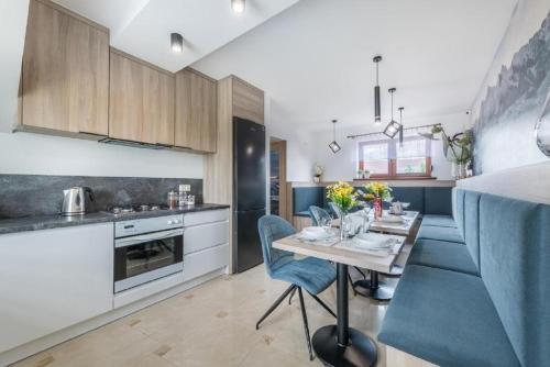 Biały Jeleń z basenem i jacuzzi