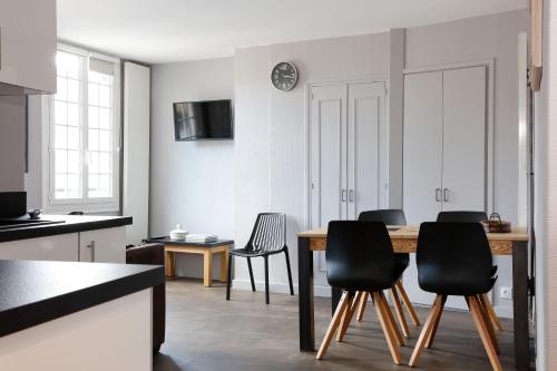 Hotels Le Du Dauphin Les Logis