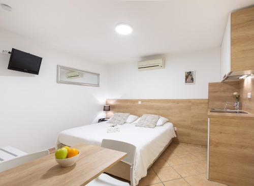 Apartments & Rooms Buble