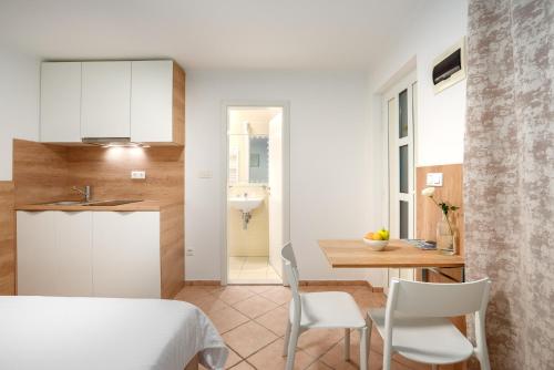 Apartments & Rooms Buble