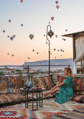 Hera Cave Suites
