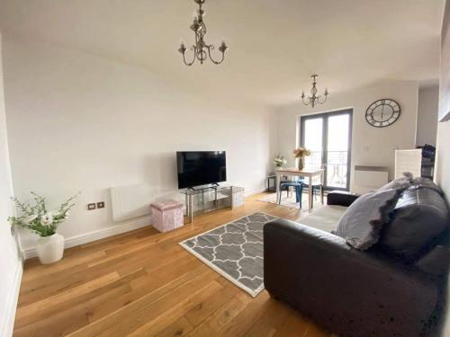 Beach Front APT with Stunning Sea View