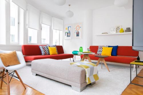 Angel Main Square Center