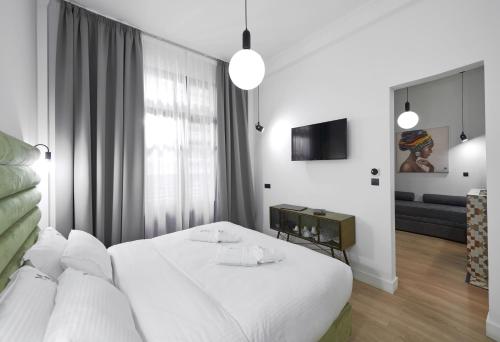 Maroon Bottle Boutique Suites