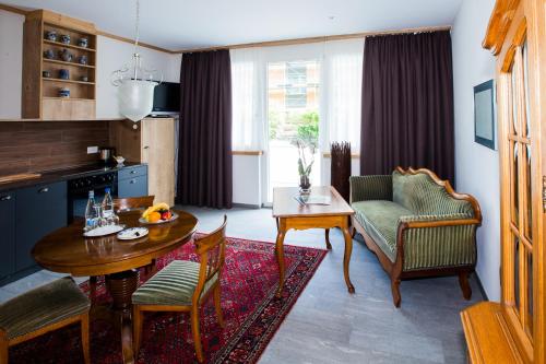Carlton-Europe Vintage Erwachsenen-Hotel