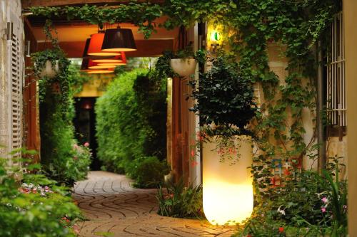 Les Patios Du Marais Residence