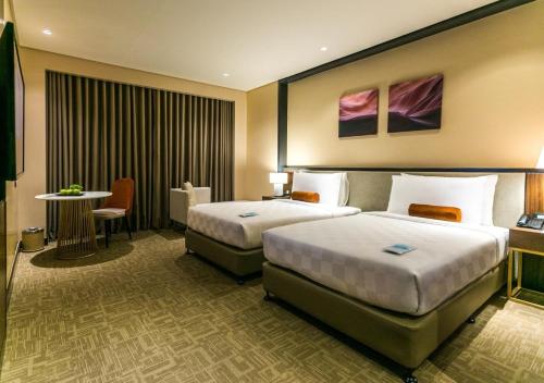 Grand Summit Hotel