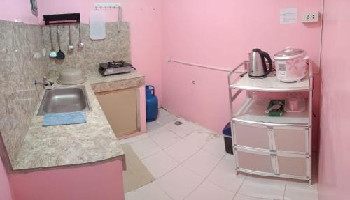 DJCI Apartelle Walk to Robinson & NE Pacific Mall 3 Min to SM Cabanatuan