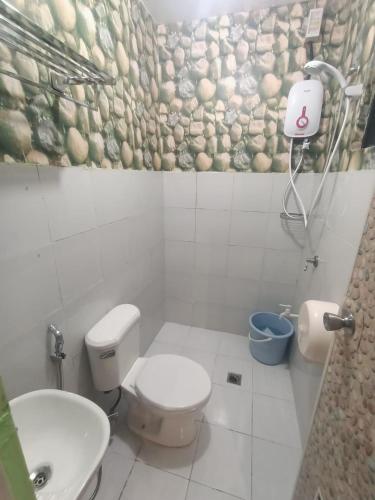 DJCI Apartelle Walk to Robinson & NE Pacific Mall 3 Min to SM Cabanatuan