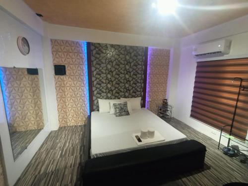 DJCI Apartelle Walk to Robinson & NE Pacific Mall 3 Min to SM Cabanatuan