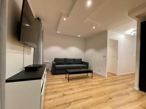 FONTAINE ROUGE STREET Marne la Vallée Disneyland Paris Outlet Mode And luxury Village Val d'europe FREE PARKING