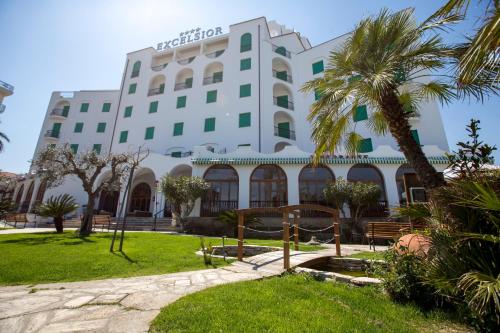 Excelsior Grand