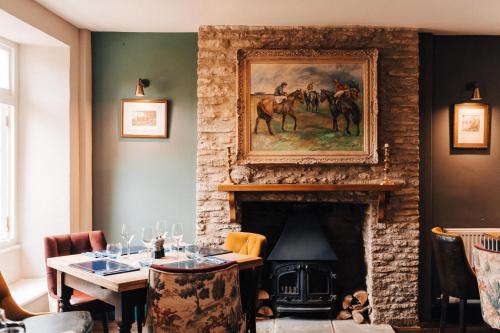 The Cat & Custard Pot Inn