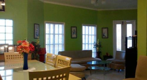 Serdena Homestay Fronting Cuatro Islas