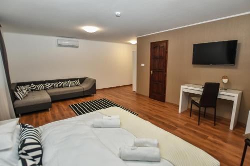 É-Vaskó Panzió Borpince