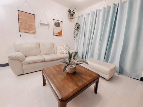 Cozy Themed 2BR TownHouse - near Clark Airport - TRP1