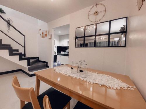 Cozy Themed 2BR TownHouse - near Clark Airport - TRP1