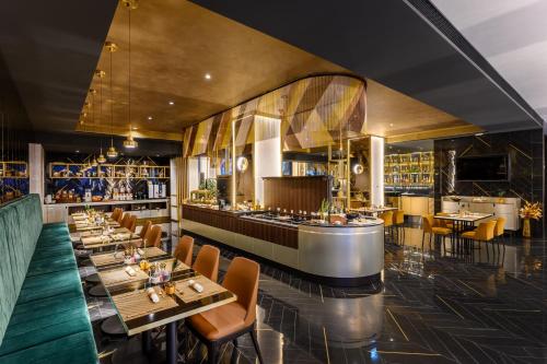 Hotel Emerald & Suites