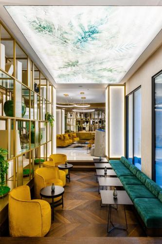 Hotel Emerald & Suites