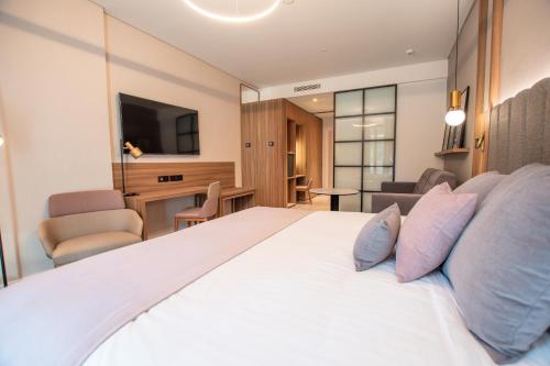 Hotel Giralda Center