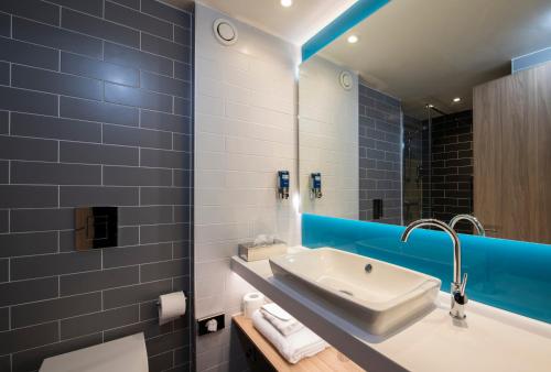 Holiday Inn Edinburgh City - West