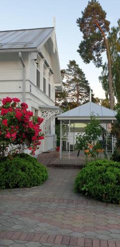 Naiza Guesthouse and Apartments