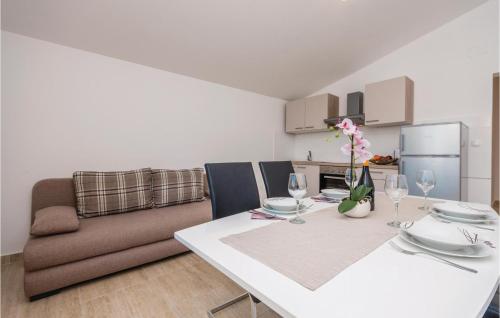 One-Bedroom Apartment In Biograd