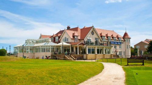 North Shore Hotel and Golf Club