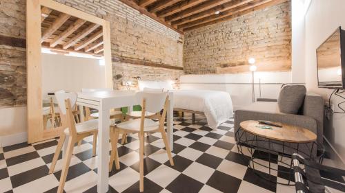 La Casa de la Tuerta by Toledo AP