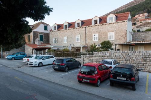 Apartments & Rooms Ivusic