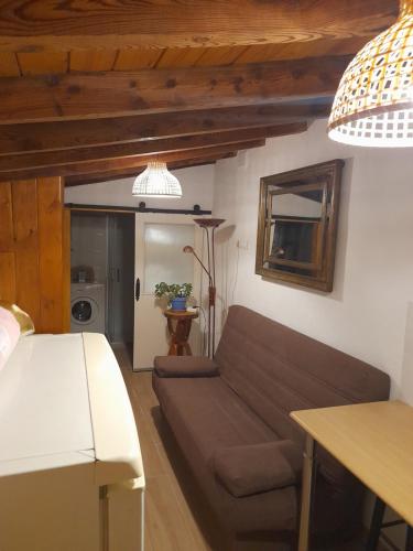 Habitación rústica independiente con todas las comodidades, sofacama y ventilador