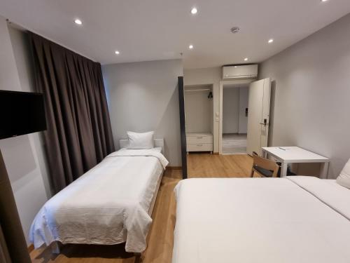 10M2 Hotel