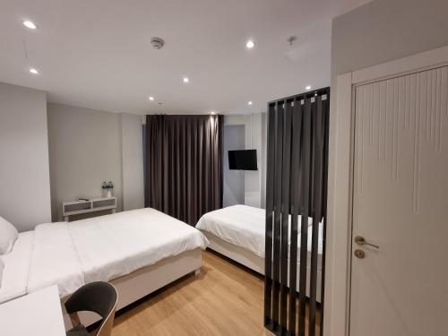 10M2 Hotel