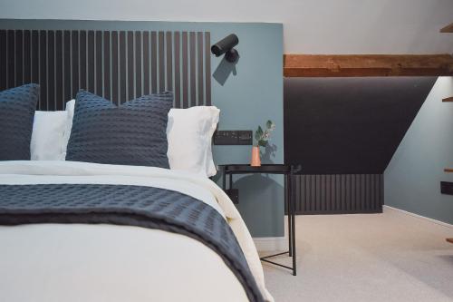 Central Stays - Luxury 3 Bedroom House in Central Chester SLEEPS 6