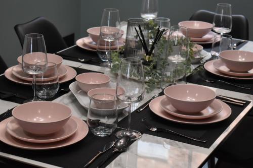 Central Stays - Luxury 3 Bedroom House in Central Chester SLEEPS 6