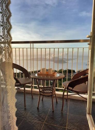 1 BR Cozy Farmhouse-Style Condo with Balcony & Taal View at Wind Residences