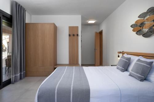 The Square Cannigione