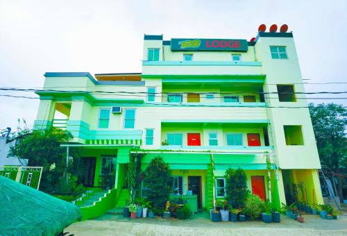 RedDoorz at D128 Lodge Cagayan Valley