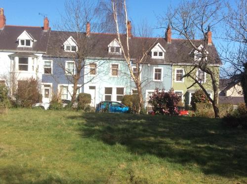 Lovely Victorian town house close to the sea.