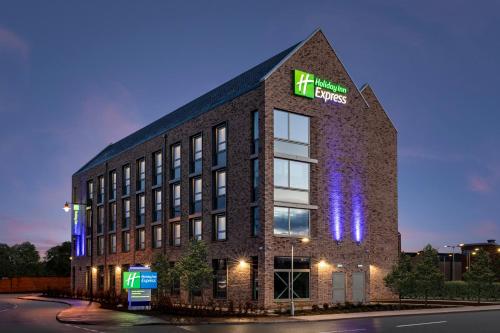 Holiday Inn Express Cambridge West - Cambourne